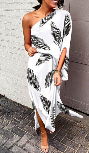 Boho maxi robe with one-shoulder sleeve and floral print for summer season