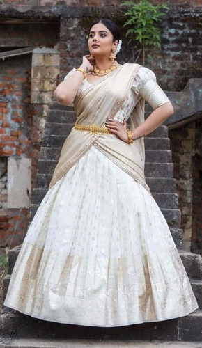 𝗞𝗘𝗥𝗔𝗟𝗔 𝗪𝗘𝗗𝗗𝗜𝗡𝗚 𝗦𝗧𝗢𝗥𝗜𝗘𝗦 on Instagram: “@kerala.wedding.stories  🎀 🔹🔹🔹🔹🔹🔹🔹🔹… | Indian wedding outfits, Onam outfits, Indian bridal  outfits